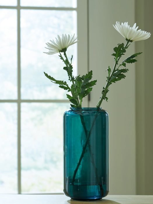 Inisland Vase - Inland Furniture (San Bernardino, CA)