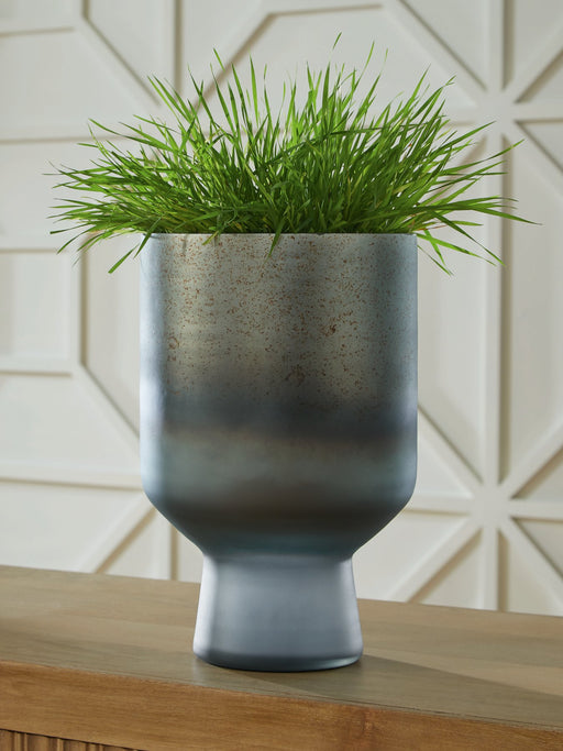 Pennmore Vase - Inland Furniture (San Bernardino, CA)