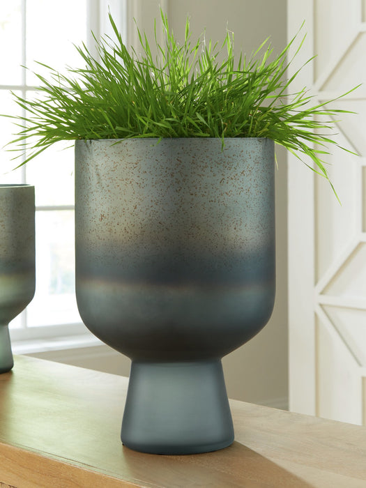 Pennmore Vase - Inland Furniture (San Bernardino, CA)