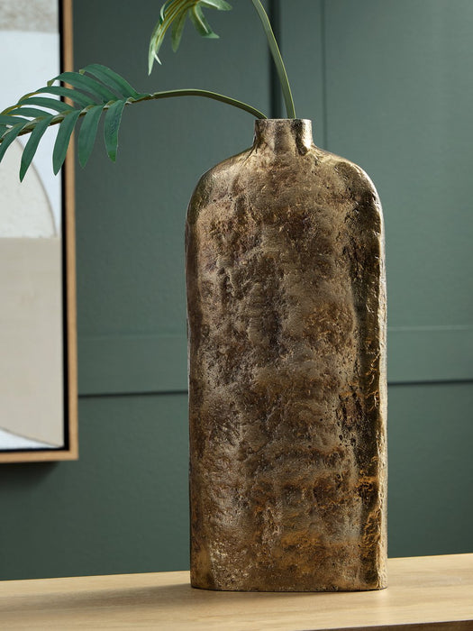 Wallmond Vase - Inland Furniture (San Bernardino, CA)