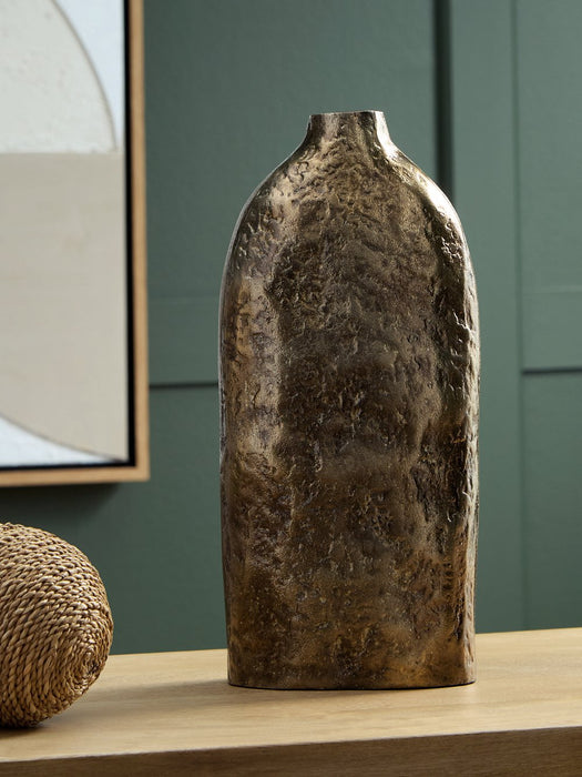 Wallmond Vase - Inland Furniture (San Bernardino, CA)