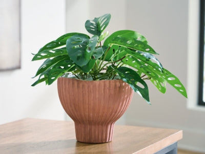 Orban Vase - Inland Furniture (San Bernardino, CA)