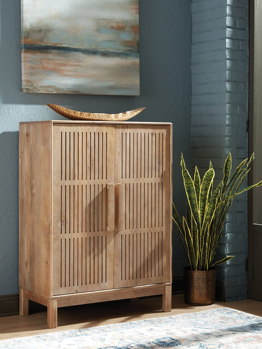 Pellamour Bar Cabinet - Inland Furniture (San Bernardino, CA)