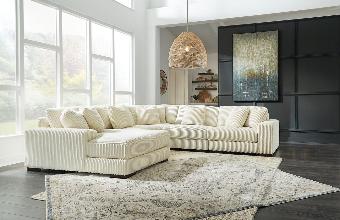 Lindyn Sectional with Chaise - Inland Furniture (San Bernardino, CA)