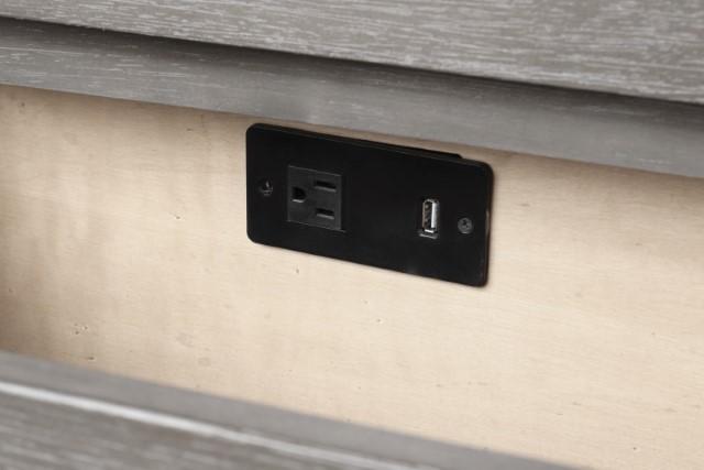 Crowthorne Nightstand - Inland Furniture (San Bernardino, CA)